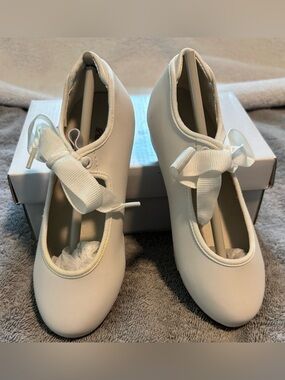 NEW Dancing Fair Girls White Tap Shoes
